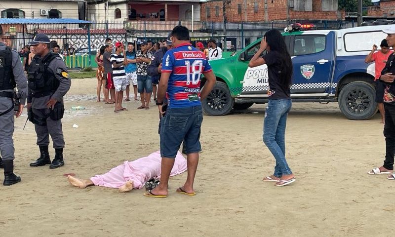 Vídeo mostra momento exato de ataque criminoso em campo de futebol em Manaus